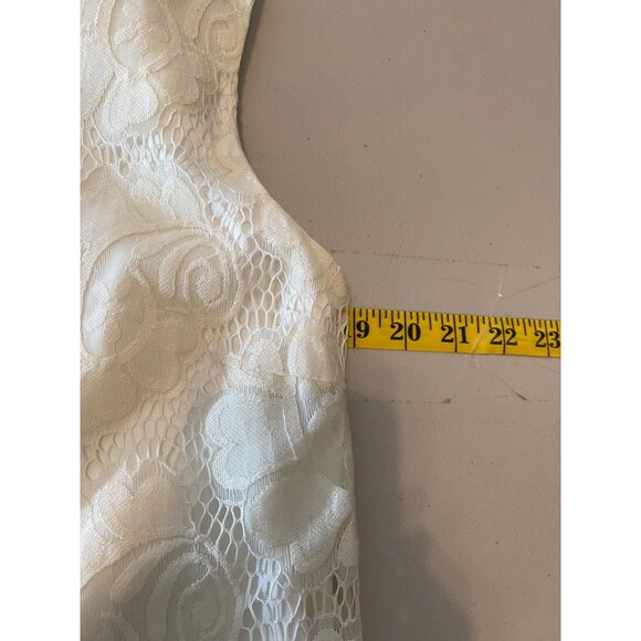 Buttons Sleeveless Ivory Lace Floral Shift Dress With Scalloped Hem - Picture 4 of 10